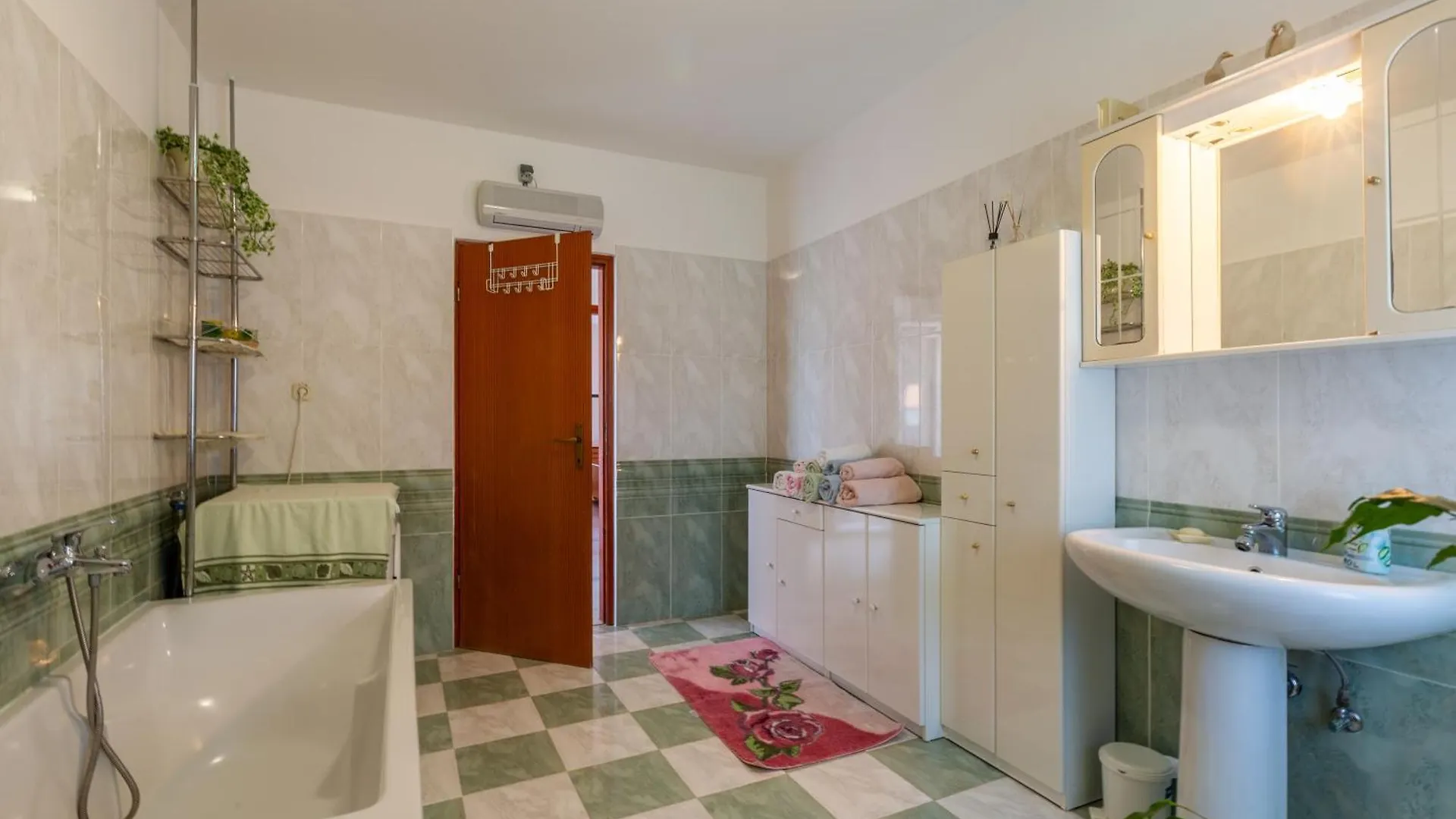 Apartment Anica Stinjan Πούλα