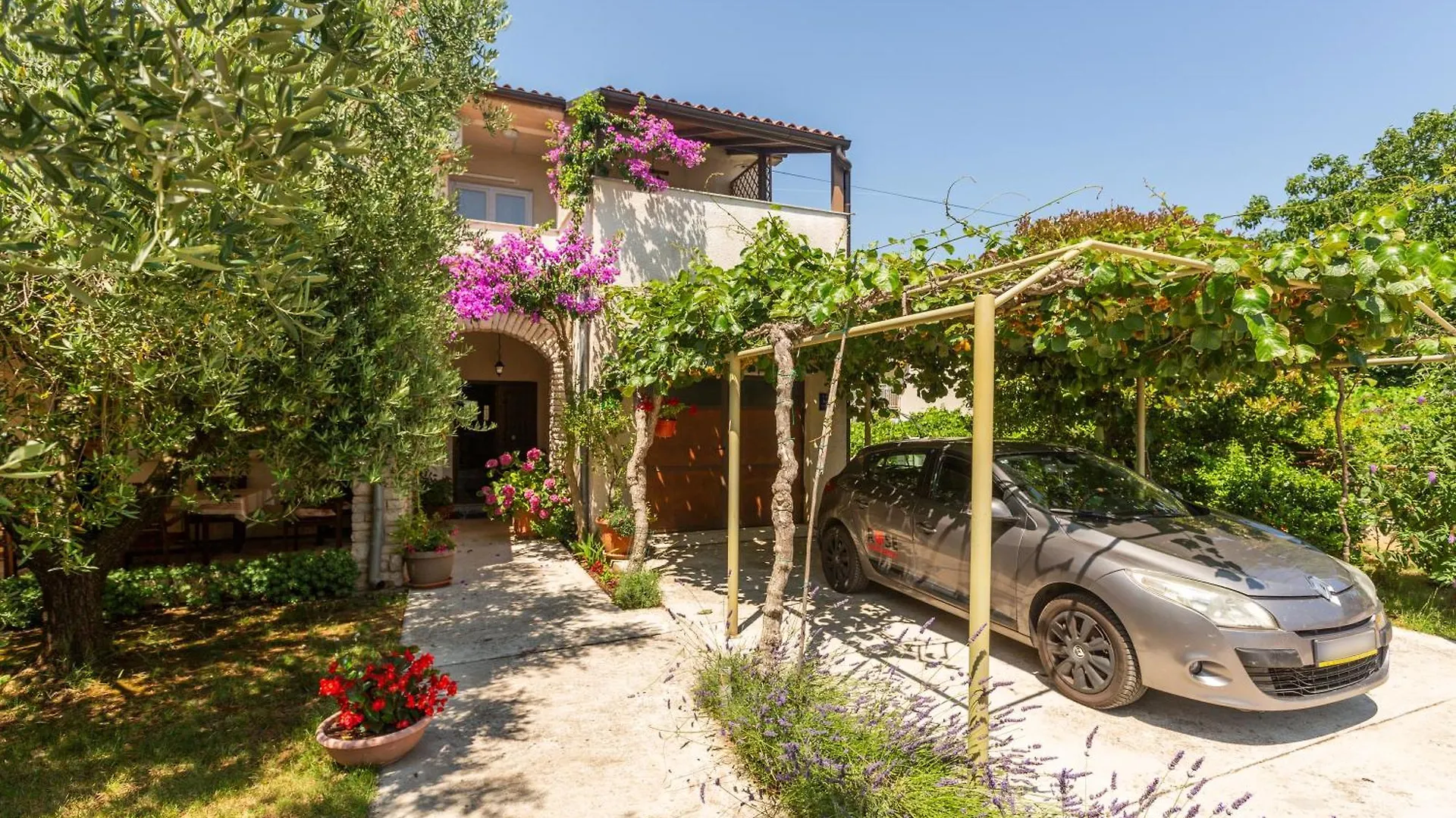 Apartment Anica Stinjan Πούλα